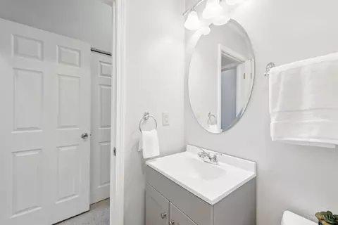 Bath - 2162 Gilbert Ave #A, Cincinnati, OH 45206 photo 2 of 3