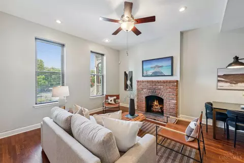 Living - 2162 Gilbert Ave #A, Cincinnati, OH 45206 photo 2 of 4