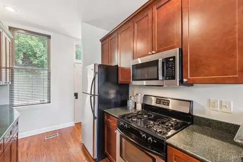 Kitchen - 2162 Gilbert Ave #A, Cincinnati, OH 45206 photo 2 of 3