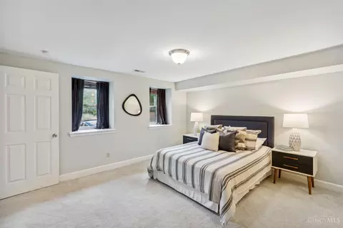 Bedroom - 2162 Gilbert Ave #A, Cincinnati, OH 45206 photo 3 of 5