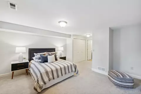 Bedroom - 2162 Gilbert Ave #A, Cincinnati, OH 45206 photo 4 of 5