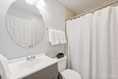 Bath - 2162 Gilbert Ave #A, Cincinnati, OH 45206 photo 1 of 3