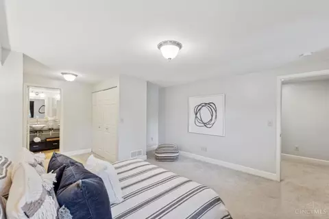 Bedroom - 2162 Gilbert Ave #A, Cincinnati, OH 45206 photo 5 of 5