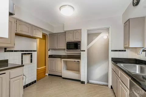 3786 Gardner Ave, Silverton, OH 45236 photo 9
