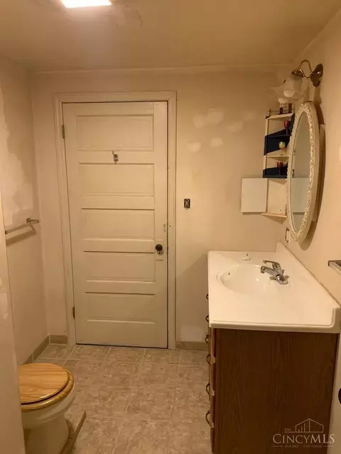 Bath - 2476 Seegar Ave, Cincinnati, OH 45214 photo 1 of 2