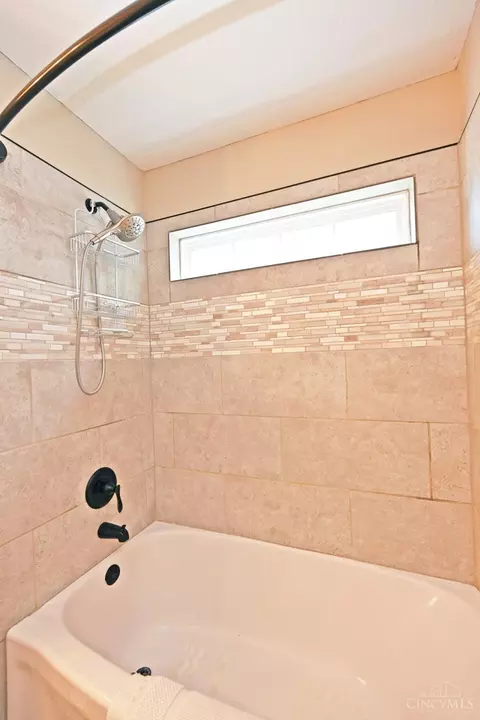 Bath - 348 Rawling Dr, Harrison, OH 45030 photo 3 of 5