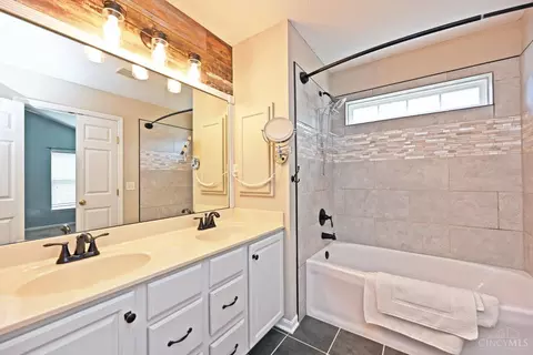 Bath - 348 Rawling Dr, Harrison, OH 45030 photo 2 of 5