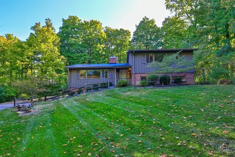 7390 Drake Rd, Cincinnati, OH 45243