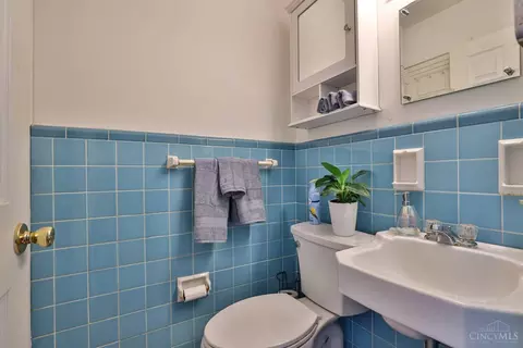 Bath - 5980 Wayside Ct, Cincinnati, OH 45230 photo 1 of 2