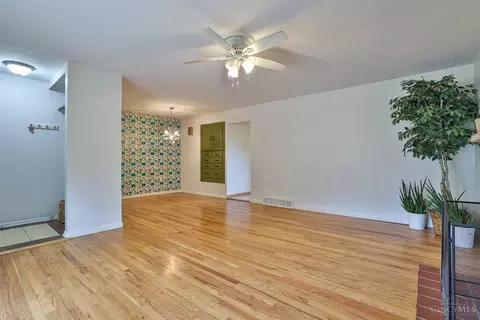 Living - 5980 Wayside Ct, Cincinnati, OH 45230 photo 2 of 5