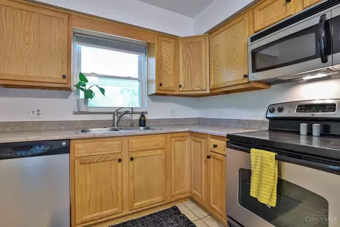 Kitchen - 5980 Wayside Ct, Cincinnati, OH 45230 photo 3 of 3