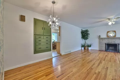 Living - 5980 Wayside Ct, Cincinnati, OH 45230 photo 5 of 5