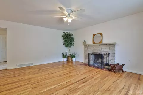 Living - 5980 Wayside Ct, Cincinnati, OH 45230 photo 3 of 5