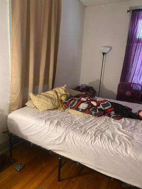 Bedroom - 338 Lilienthal St, Cincinnati, OH 45204 photo 2 of 9