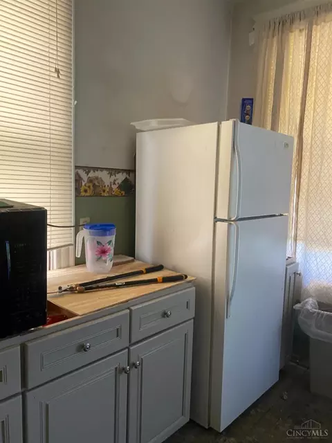 Kitchen - 338 Lilienthal St, Cincinnati, OH 45204 photo 1 of 1