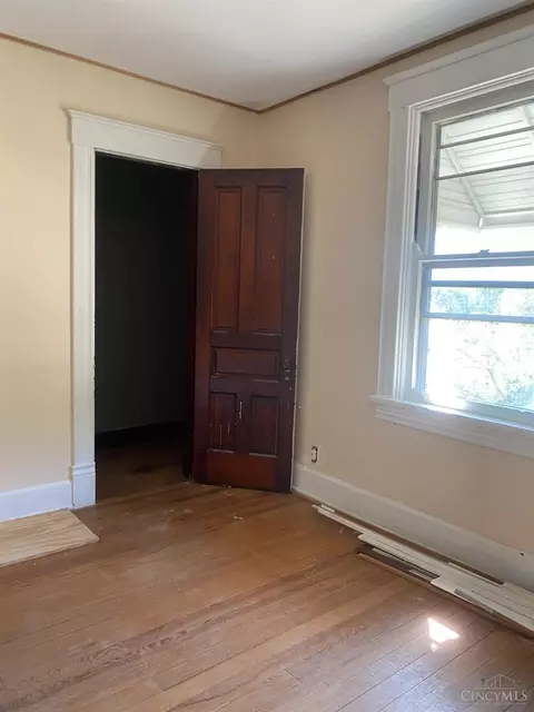 Bedroom - 338 Lilienthal St, Cincinnati, OH 45204 photo 3 of 9