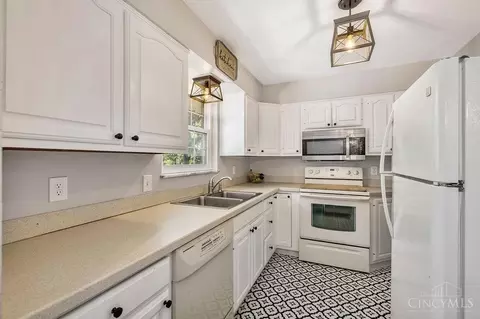 Kitchen - 4184 Clearpoint Dr, Cincinnati, OH 45247 photo 2 of 2