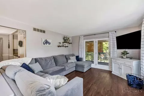 Living - 4184 Clearpoint Dr, Cincinnati, OH 45247 photo 2 of 2