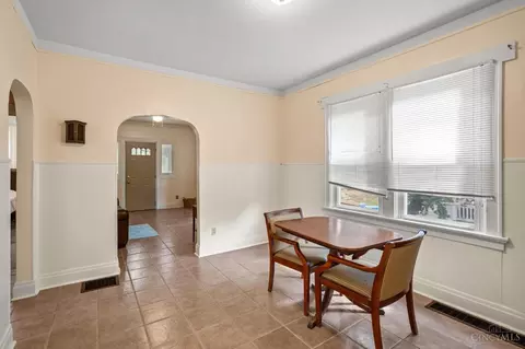 Entry Way - 5809 Kellogg Ave, Cincinnati, OH 45230 photo 1 of 2