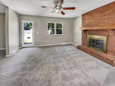 Living - 568 Lang Rd, Cincinnati, OH 45244 photo 4 of 5
