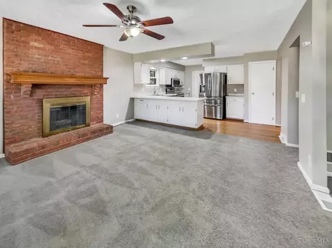 Living - 568 Lang Rd, Cincinnati, OH 45244 photo 2 of 5