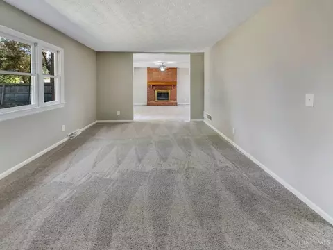 Living - 568 Lang Rd, Cincinnati, OH 45244 photo 3 of 5