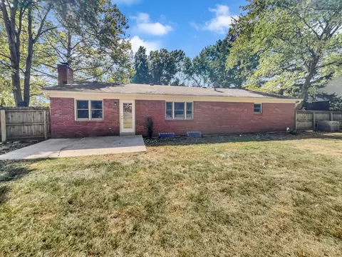 Exterior - 568 Lang Rd, Cincinnati, OH 45244 photo 2 of 3