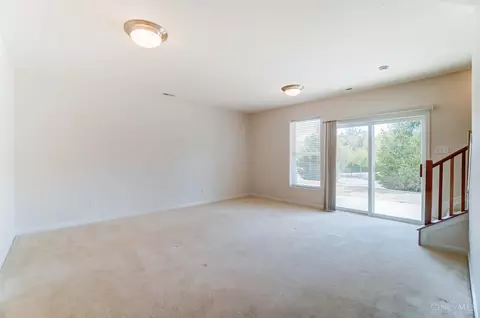 Living - 951 Crossing Pointe, Cincinnati, OH 45231 photo 10 of 11