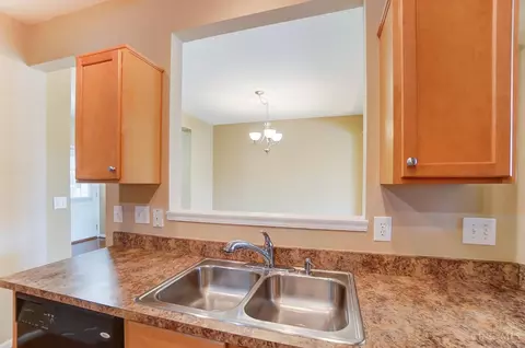 Kitchen - 951 Crossing Pointe, Cincinnati, OH 45231 photo 5 of 5