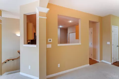 Living - 951 Crossing Pointe, Cincinnati, OH 45231 photo 7 of 11