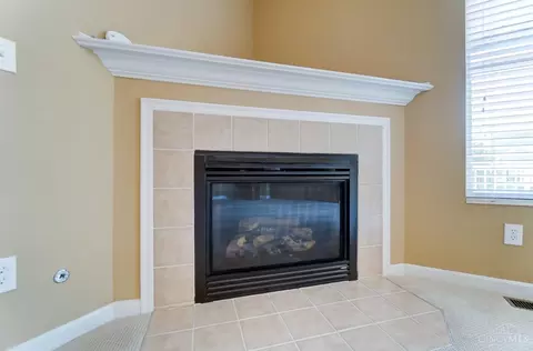 Living - 951 Crossing Pointe, Cincinnati, OH 45231 photo 6 of 11
