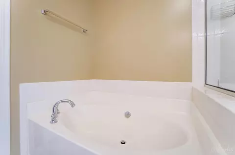 Bath - 951 Crossing Pointe, Cincinnati, OH 45231 photo 4 of 8