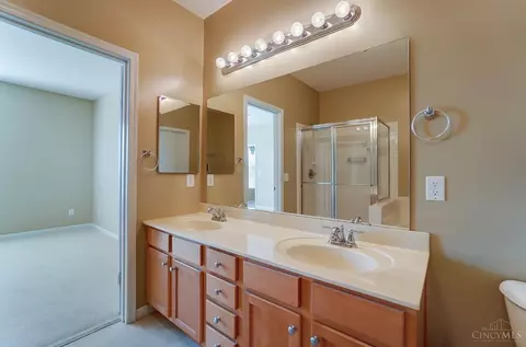 Bath - 951 Crossing Pointe, Cincinnati, OH 45231 photo 2 of 8