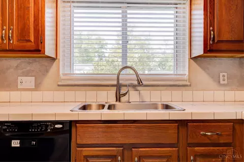 Kitchen - 8991 Eldora Dr, Cincinnati, OH 45236 photo 4 of 4