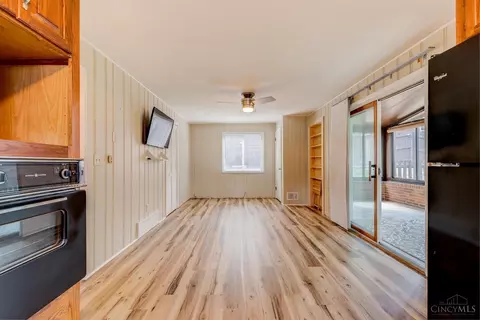 Living - 8991 Eldora Dr, Cincinnati, OH 45236 photo 6 of 7