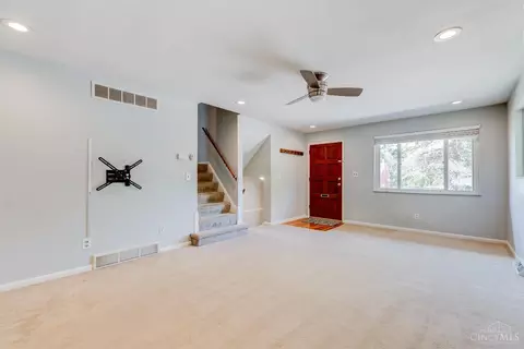 Living - 8991 Eldora Dr, Cincinnati, OH 45236 photo 2 of 7