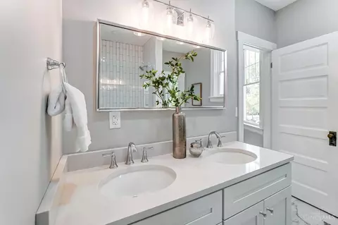 Bath - 6504 Iris Ave, Cincinnati, OH 45213 photo 5 of 8