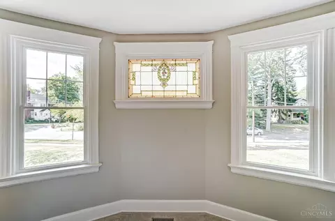 Entry Way - 6504 Iris Ave, Cincinnati, OH 45213 photo 3 of 5