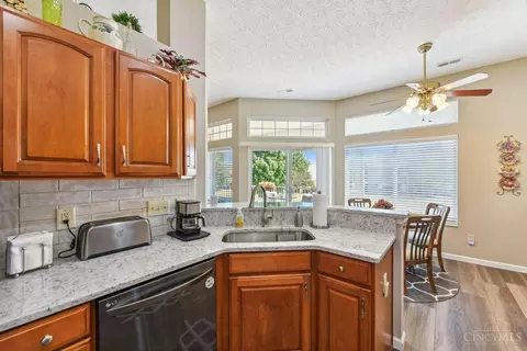 6680 Adena Cir, Hamilton Township, OH 45039 photo 10