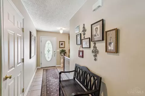 1204 Ashmore Ct, Cincinnati, OH 45231 photo 3