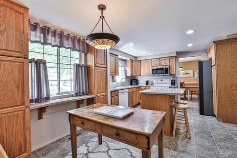Kitchen - 4576 Brookview Dr, Batavia, OH 45103 photo 6 of 6