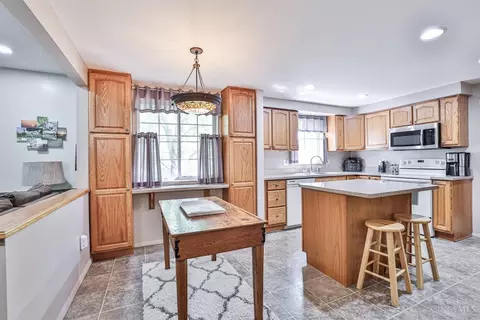 Kitchen - 4576 Brookview Dr, Batavia, OH 45103 photo 5 of 6
