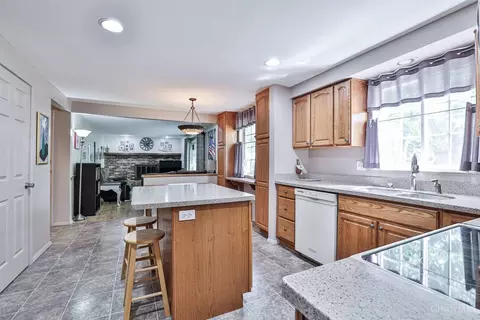 Kitchen - 4576 Brookview Dr, Batavia, OH 45103 photo 2 of 6
