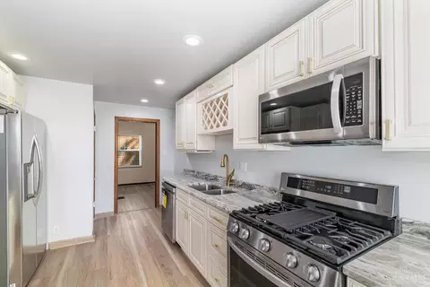 Kitchen - 5003 Laconia Ave, Cincinnati, OH 45237 photo 2 of 2