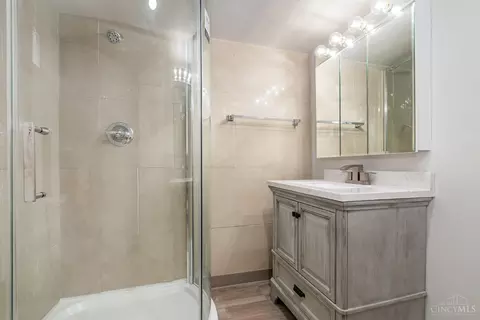 Bath - 5003 Laconia Ave, Cincinnati, OH 45237 photo 3 of 3