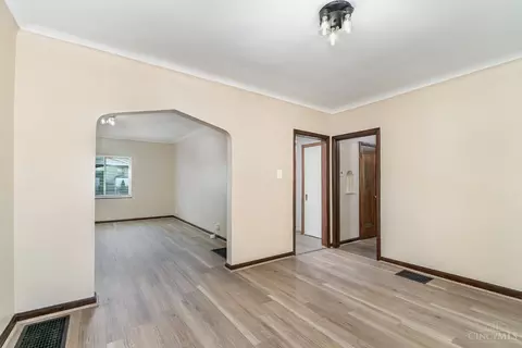 Entry Way - 5003 Laconia Ave, Cincinnati, OH 45237 photo 1 of 1