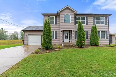 102 Deer Cross Dr, Jackson Twp, OH 45171