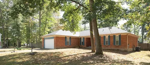1257 Pine Forest Dr, Amelia, OH 45102