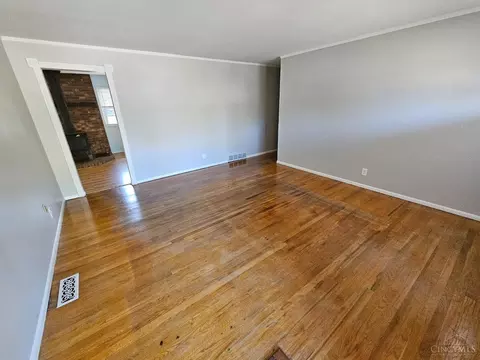 9054 Tag Dr, Cincinnati, OH 45231 photo 4