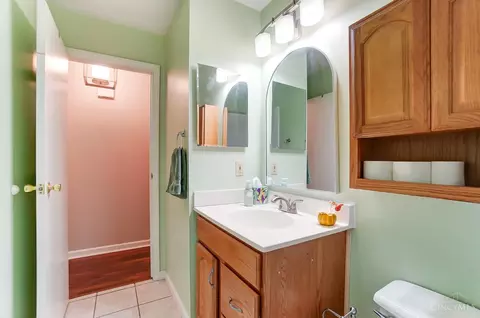 Bath - 6578 Knottypine Dr, Cincinnati, OH 45230 photo 2 of 3